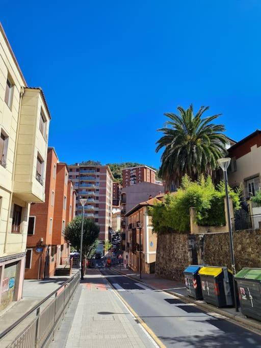 La casita verde. Metro cerca del Casco Viejo Bilbao Exterior foto