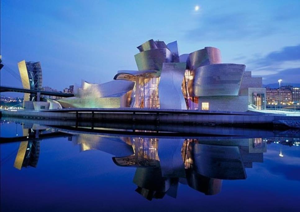 La casita verde. Metro cerca del Casco Viejo Bilbao Exterior foto